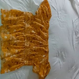 A crop yellow flower printed shirt
